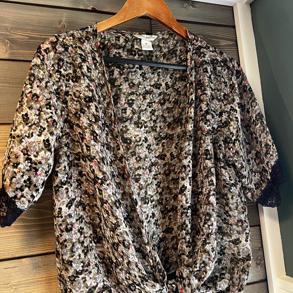 Stylish Women's Floral Front Tie Top